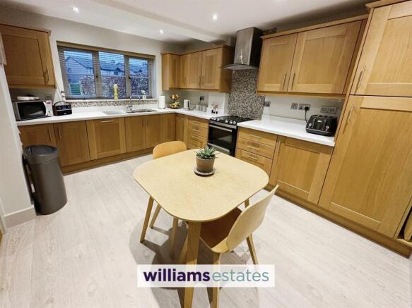 Kitchen/Breakfast Room