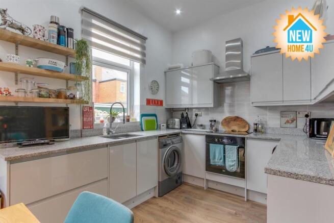 KITCHEN / DINING ROOM