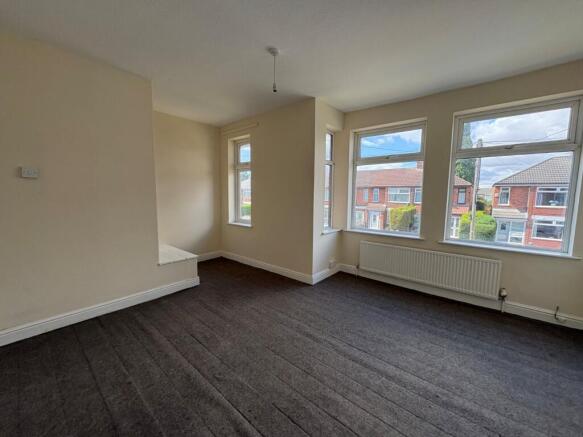 2 bed Terraced to rent Image 5