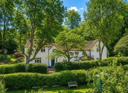 Laurel Grove, Wrecclesham, Farnham, Surrey, GU10