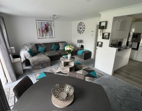 Lounge/Dining Room