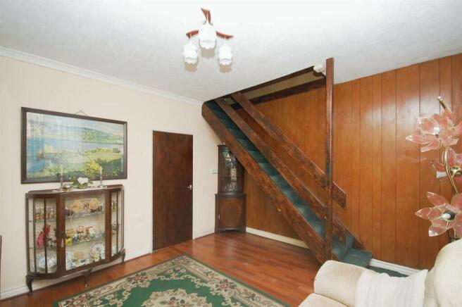 6middlerowLOUNGEVIEW2.JPG