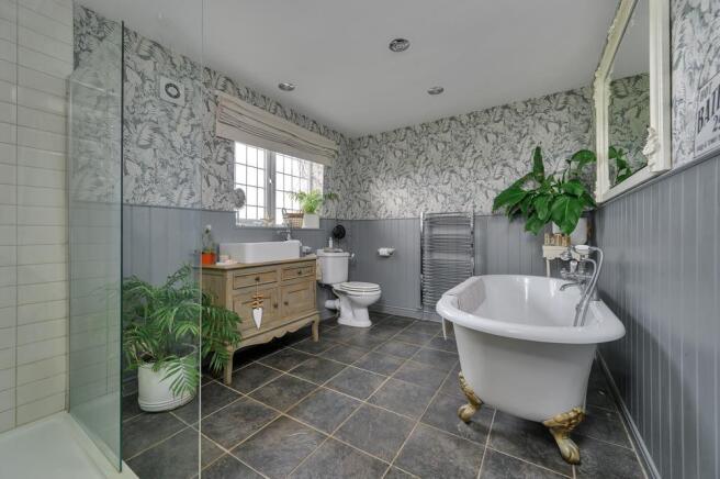 FAMILY BATHROOM