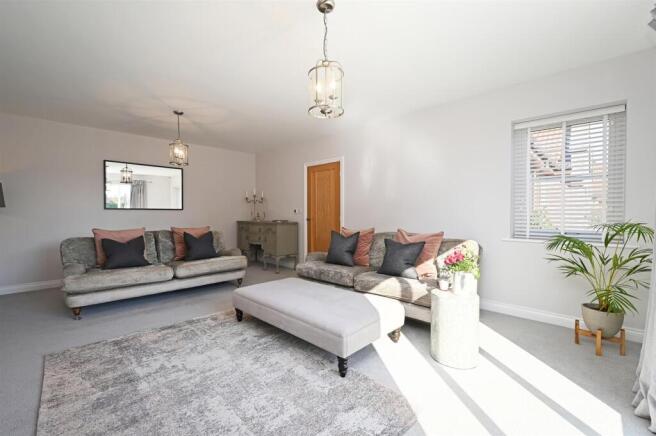 5 bed House for sale Image 7