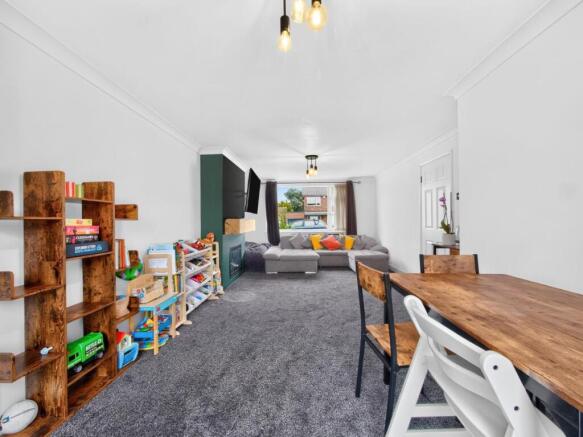 4 bed Semi-Detached for sale Image 4