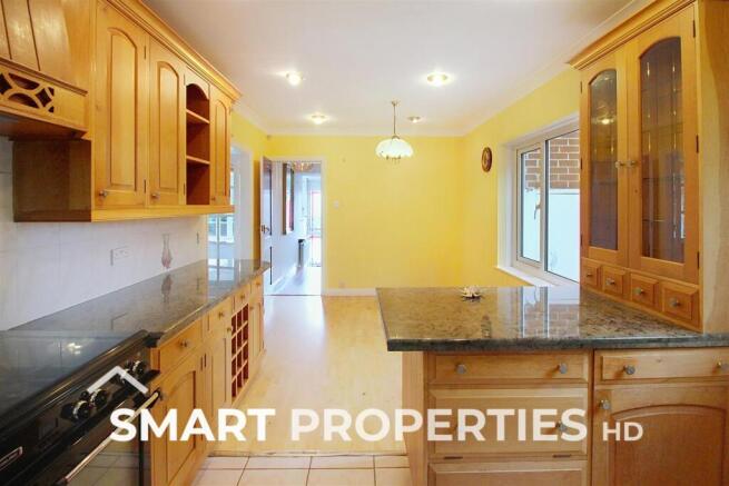 4 bed Detached to rent Image 11