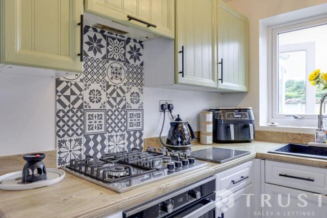 3 bed Semi-Detached for sale Image 8