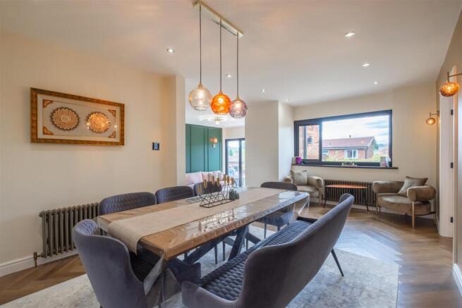 4 bed Detached for sale Image 6