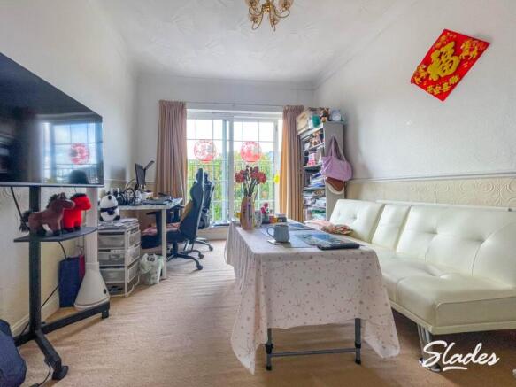 8 Holdenhurst lounge