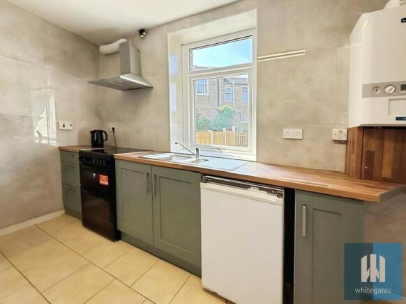 2 bed Terraced to rent Image 6
