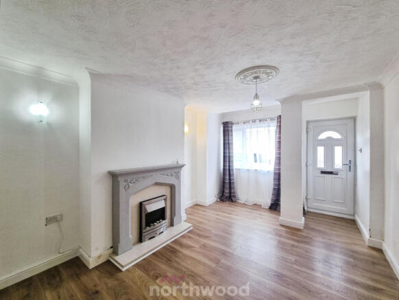 2 bed Terraced to rent Image 5