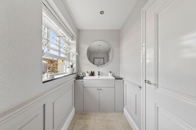 4 bed Detached for sale Image 8
