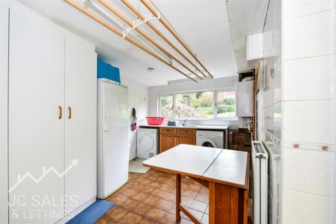 4 bed Detached for sale Image 7