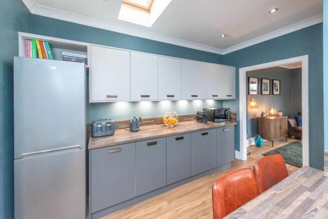 SITTING ROOM DINING AREA AND FITTED KITCHEN