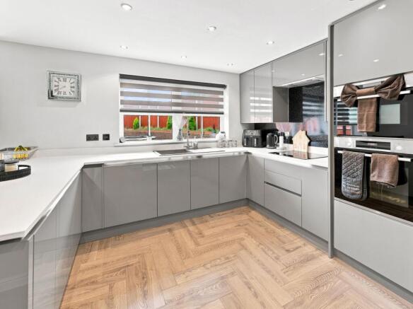 4 bed Detached for sale Image 11