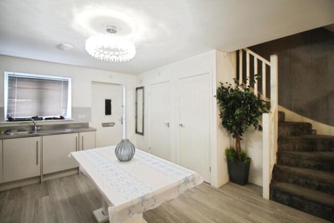 3 bed Town House for sale Image 4