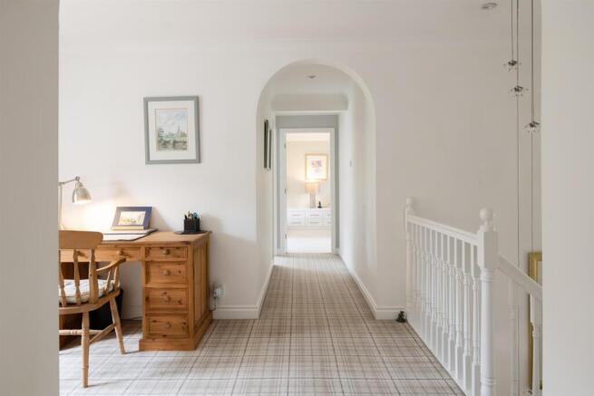 4 bed House for sale Image 9