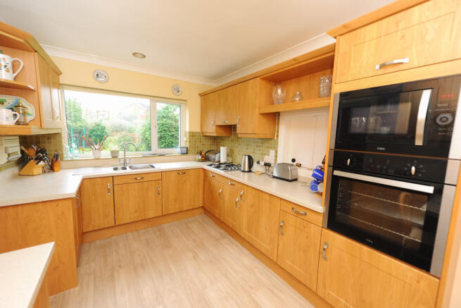 Kitchen/Breakfast...