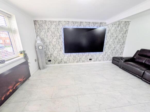 3 bed Semi-Detached for sale Image 6