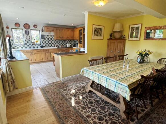 Dining - Kitch 1.JPG