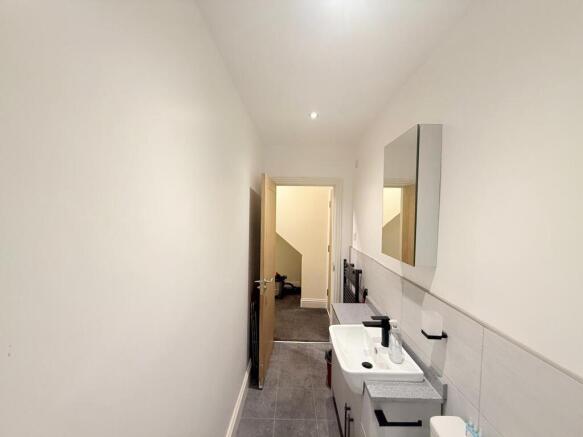 2 bed Flat to rent Image 4