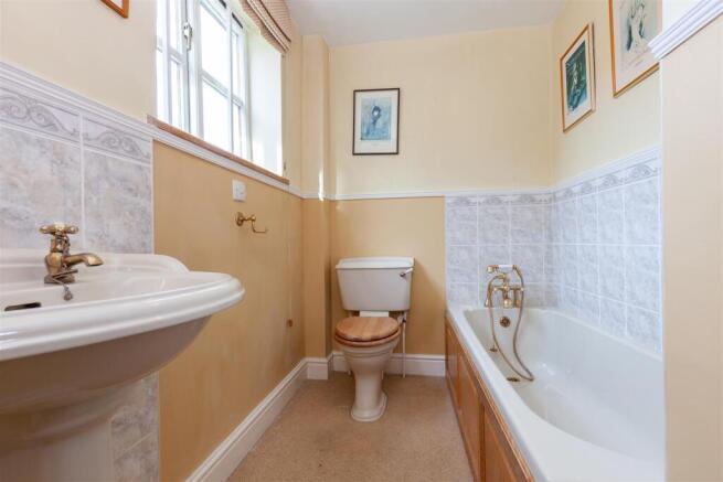 Master Bedroom - En Suite.jpg