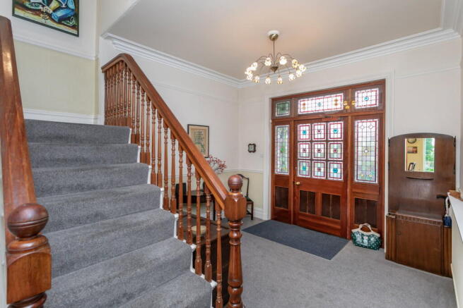 5 bed Town House for sale Image 7