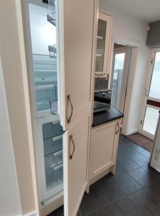 210 SHP. Kitchen 3.jpg