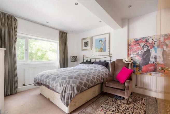3 bed Semi-Detached for sale Image 8