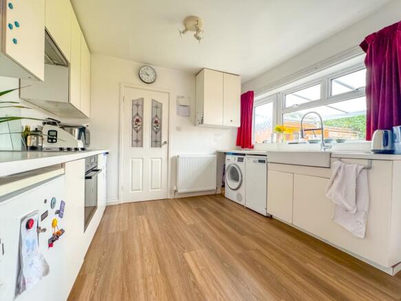 3 bed Semi-Detached for sale Image 8