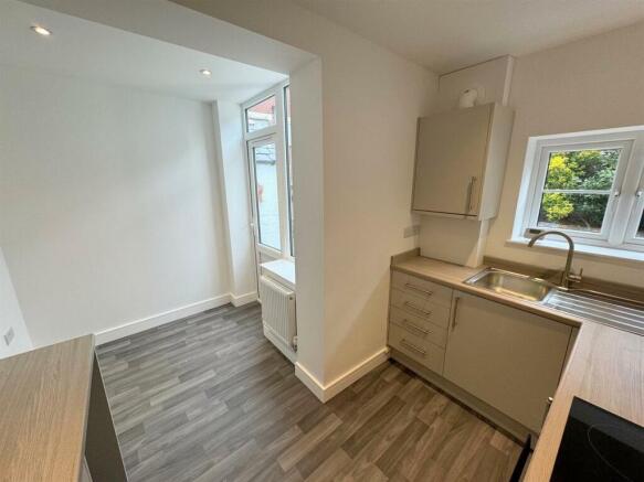 kitchen2.jpg