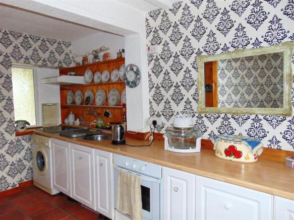 DINING KITCHEN 1.JPG