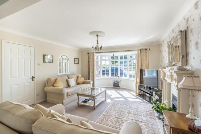 4 bed Detached for sale Image 3
