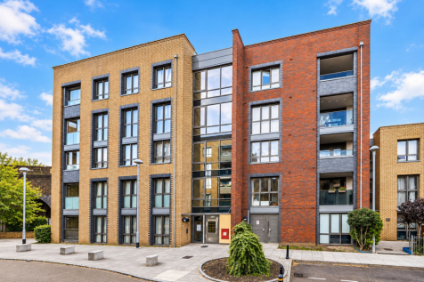 Debnams Road, Avebury Court, SE16