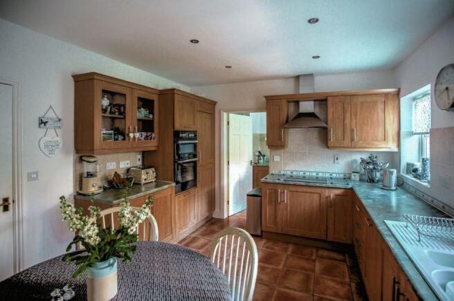 Kitchen / brea...