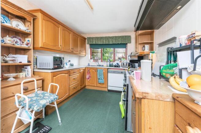 4 bed Detached for sale Image 9