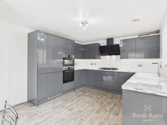 3 bed Semi-Detached for sale Image 8