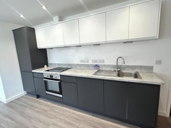2 bed Apartment to rent Image 4