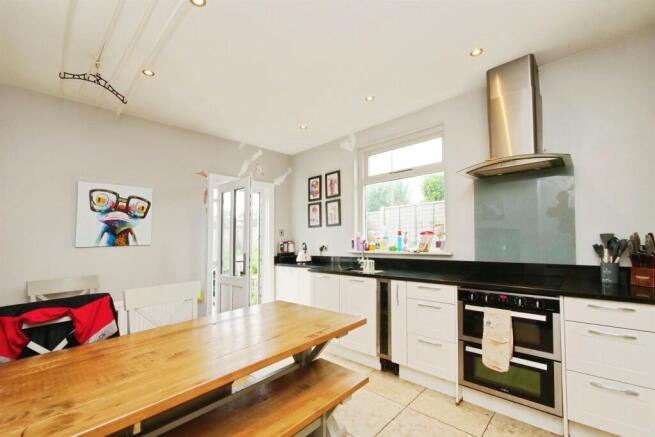 4 bed Semi-Detached for sale Image 5