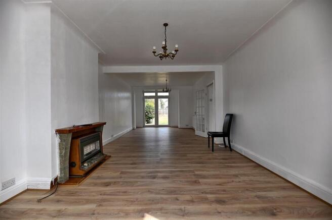 03-lounge-rear-aspect.jpg