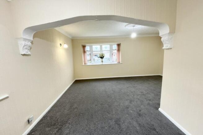 LIVING/DINING ROOM 