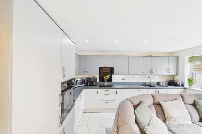2 bed Apartment for sale Image 10