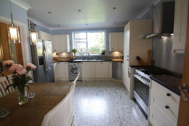 KITCHEN/BREAKFAST