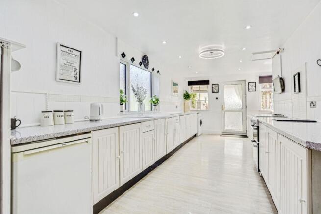 3 bed Detached for sale Image 6