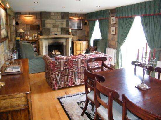 Lounge/Dining