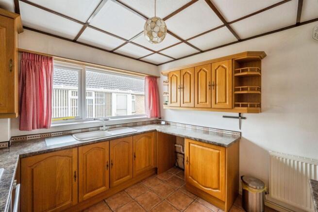 2 bed Detached Bungalow for sale Image 8
