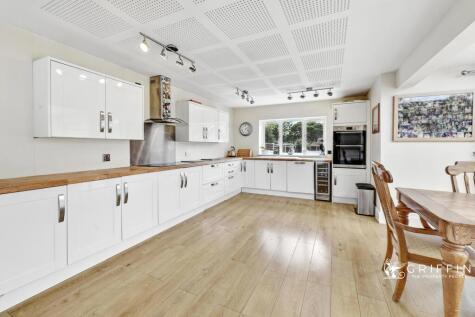 Lodge Lane, Grays, RM17