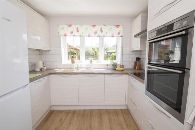 4 bed Detached for sale Image 5
