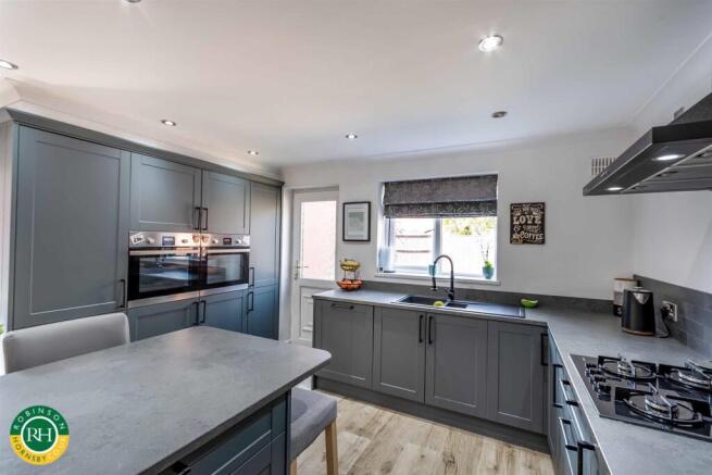 4 bed Detached for sale Image 4