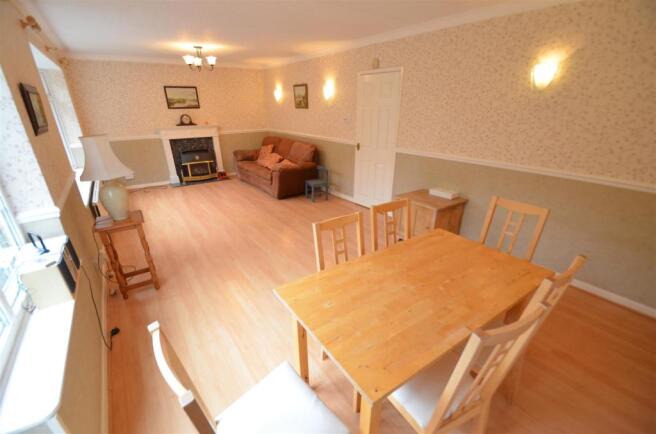 Lounge/Dining Room